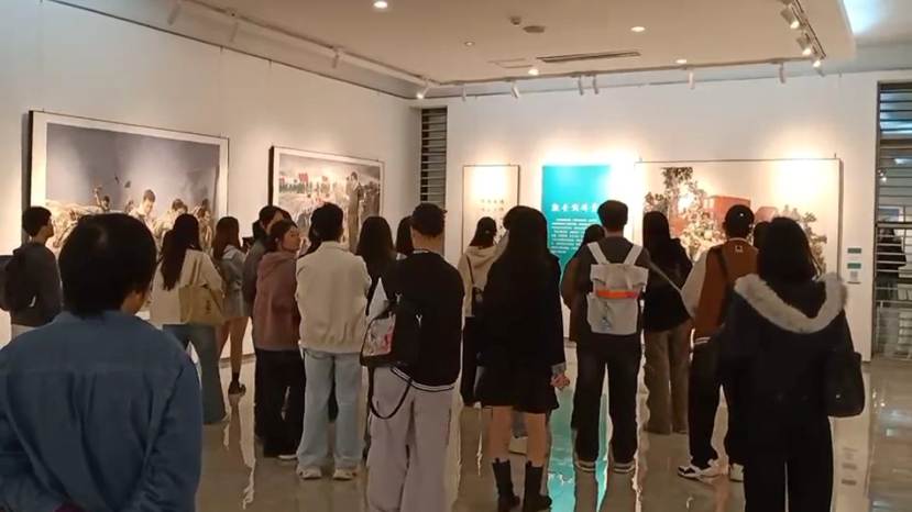 观众观展图2